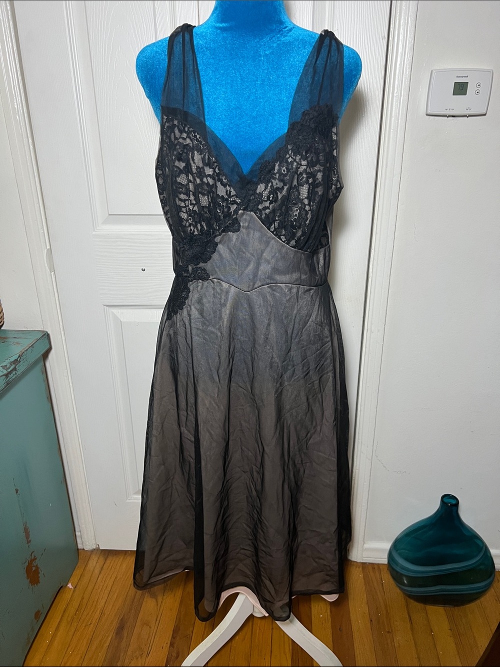 Vanity Fair Black Lace Midi Dress Women’s Medium